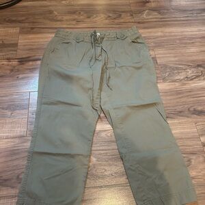Women’s Bass Olive Capris